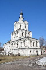 Fototapeta na wymiar Церковь Михаила Архангела в Спасо-Андрониковом монастыре