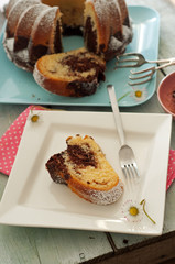 Ein Stück Marmorkuchen