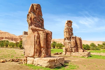 Fotobehang De kolossen van Memnon in Luxor, Egypte © Patryk Kosmider
