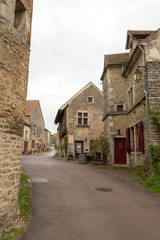 Fototapeta na wymiar Village de Châteauneuf en Auxois