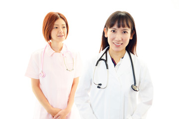 Fototapeta premium 笑顔の女医と看護師
