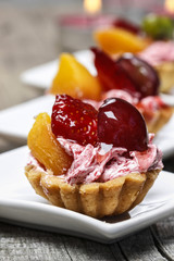 Cupcakes filled with fresh fruits
