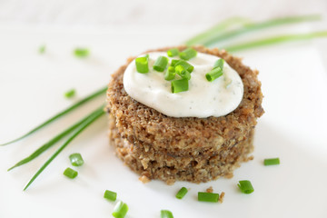 Canapé mit Tofucreme