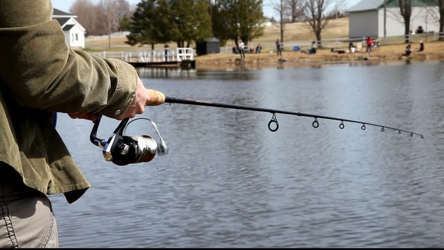 Femme &agrave; la p&ecirc;che