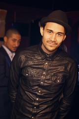Obraz premium Man in Black Smiling At You