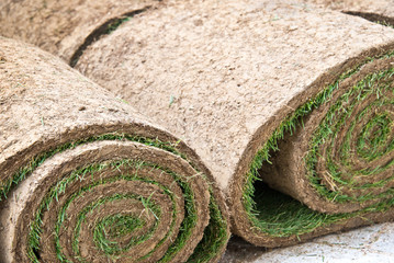 Rouleaux de gazon pr&ecirc;t &agrave; poser