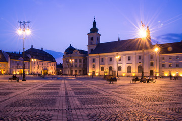 Fototapeta na wymiar Wielki Plac w Sibiu w nocy