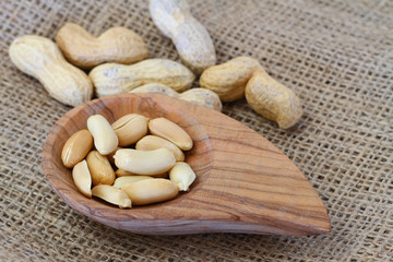 Peanuts without and with shell, close up