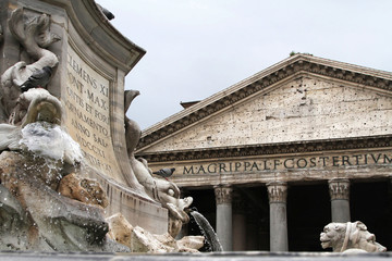 Fototapeta na wymiar Place de la Rotonde et Panthéon