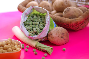 Frozen vegetables : green peas, potatoes, leeks