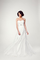 Fototapeta na wymiar bride in white long dress