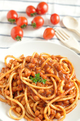 Pasta mit Tomaten und Kichererbsen