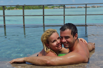 Fototapeta premium happy young couple at summer vacation have fun and relax