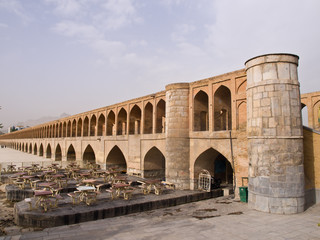 33 pol Allah Verdi Khan bridge in Isfahan, Iran in the morning