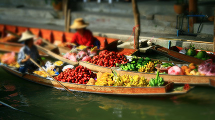 Le marché flottant de Damnoen Saduak en Thaïlande