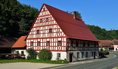 Fototapeta na wymiar Fachwerkhaus in Franken