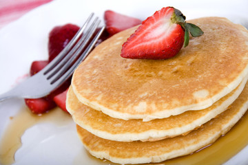 delicious strawberry pancakes