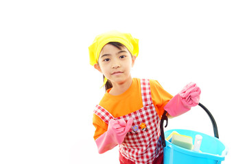 家事の手伝いをする女の子