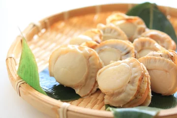 Zelfklevend Fotobehang Freshness scallop boiled on bamboo basket © jreika