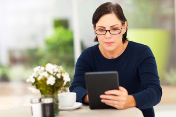 Fototapeta premium mature woman using tablet computer