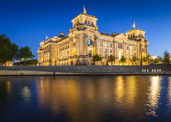 Fototapeta na wymiar Reichstag, rzeki Spree, Berlin
