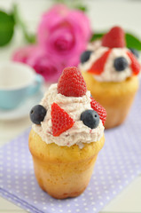 Beeren Cupcakes