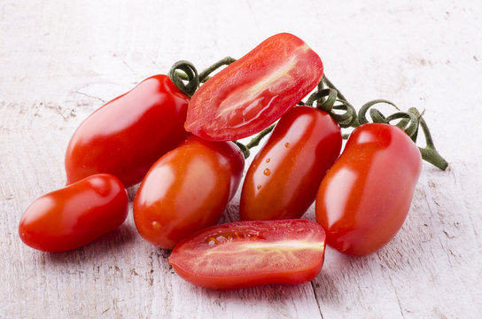 grappolo di pomodorini san marzano