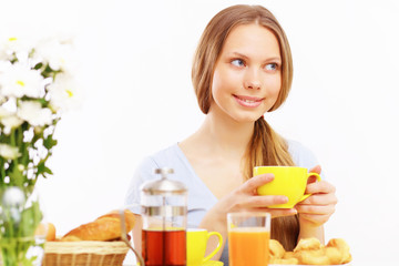 Beautiful young woman drinking tea