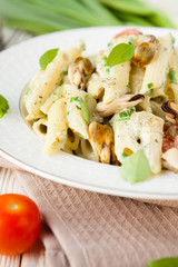 penne pasta with mussels and basil and cream