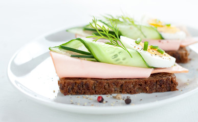 Sandwiches with egg, ham, cucumber and chives