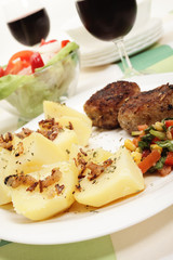 Meatballs with boiled potatoes