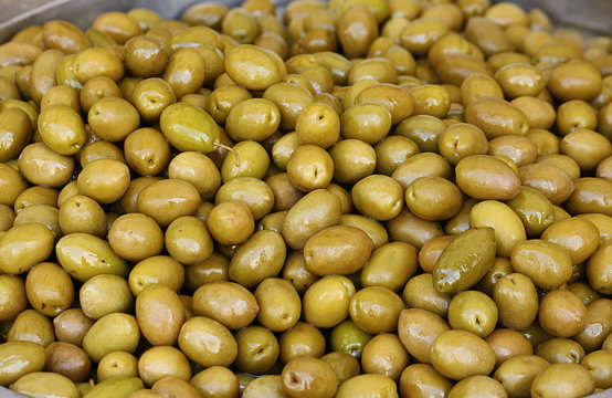 Olive verdi in salamoia