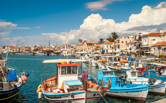 Fototapeta Port in Aegina