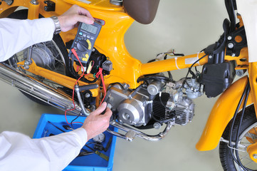 Fototapeta premium バイクの修理