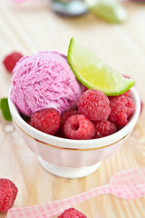 Ice cream with fresh raspberries