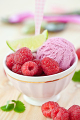 Ice cream with fresh raspberries