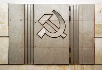 The hammer and sickle in Moscow metro