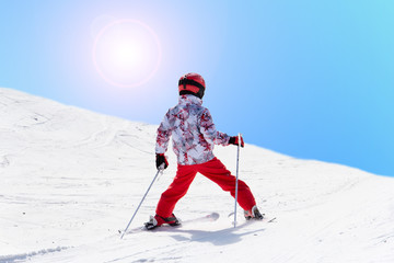 Fototapeta na wymiar Child skiing