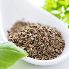 Getrocknetes Basilikum