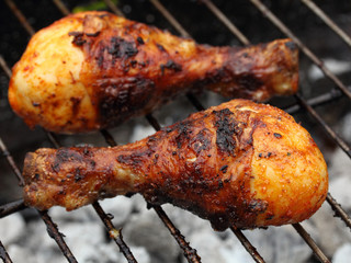 knusprige hänchenkeulen