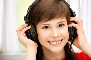Fototapeta premium happy teenage girl in big headphones