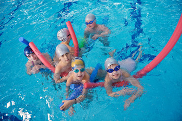 Obraz na płótnie Canvas happy children group at swimming pool