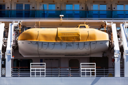 lifeboat passenger ship