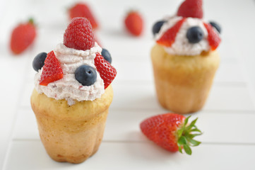 Beeren Cupcakes