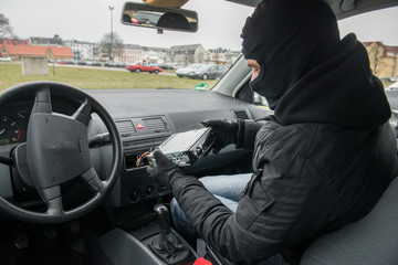 Diebstahl - Autoradio klauen #bn