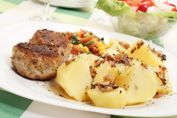 Meatballs with boiled potatoes