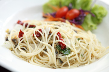 Spaghetti with bacon and mussel