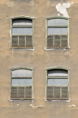 Fassade eines alten Fabrikgebäudes