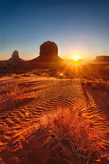 Sunrise on Monument Valley, USA - obrazy, fototapety, plakaty