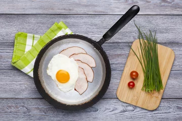 Fotobehang Spiegeleieren Ontbijt met gebakken ei en ham